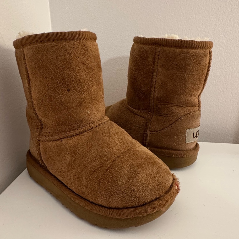 Toddler Ugg Boots - size 9 - Picture 7 of 10